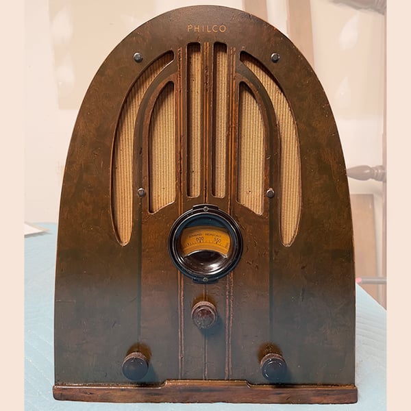 antique radio restoration: philco table top after
