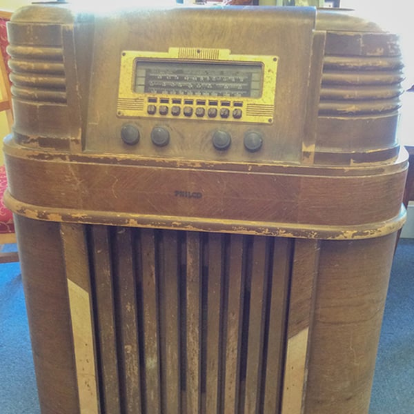 antique radio restoration: philco upright radio before