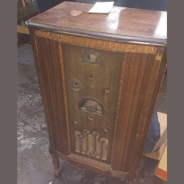 antique radio restoration: radio before