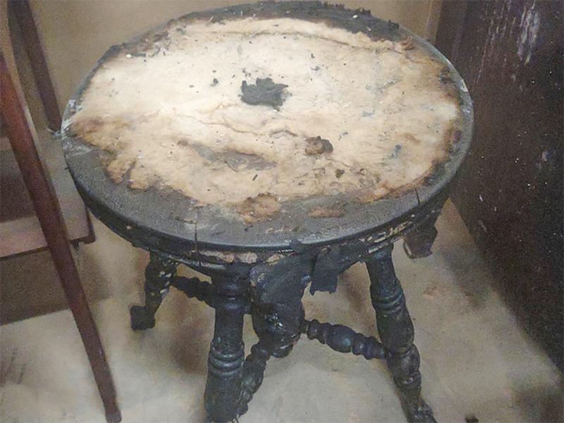 piano stool before